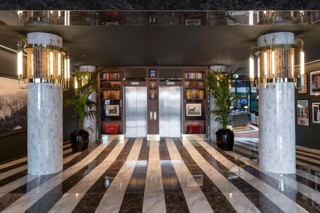 Radisson Collection Hotel, Santa Sofia Milan Luaran gambar The lobby of the hotel