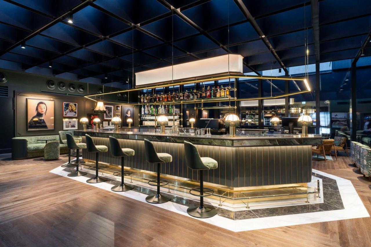 Radisson Collection Hotel, Santa Sofia Milan Luaran gambar The bar at the new Club at London Heathrow Airport