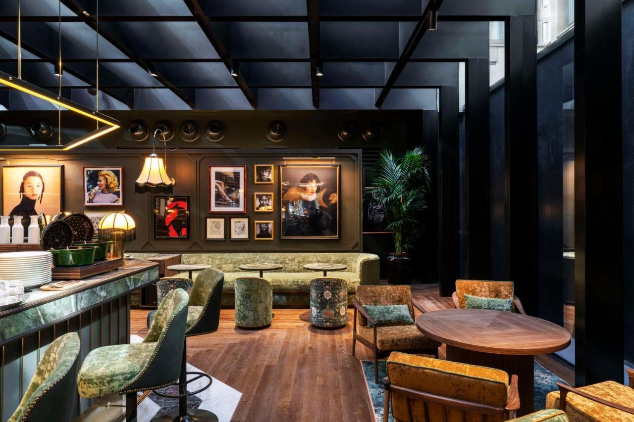 Radisson Collection Hotel, Santa Sofia Milan Luaran gambar The Bar at The Standard London
