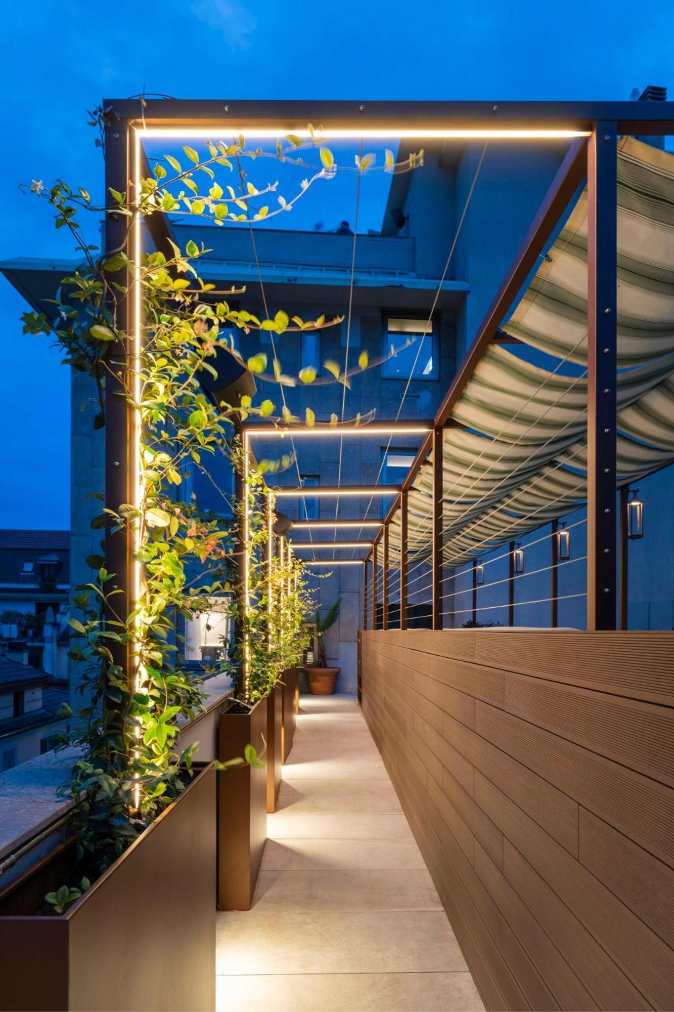 Radisson Collection Hotel, Santa Sofia Milan Luaran gambar The rooftop garden at the hotel